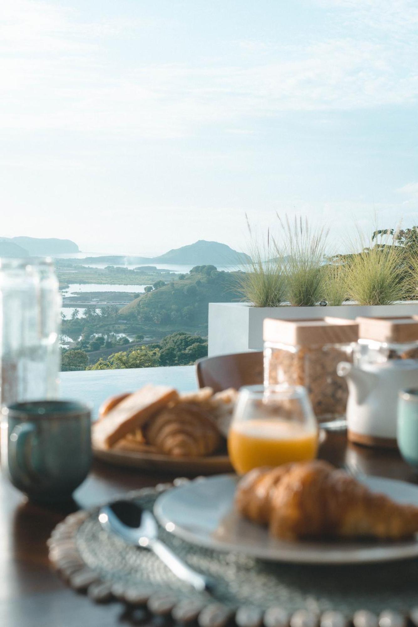 Luxury Ocean View Villas With Private Cook And Free Gym Membership Kuta  Room photo